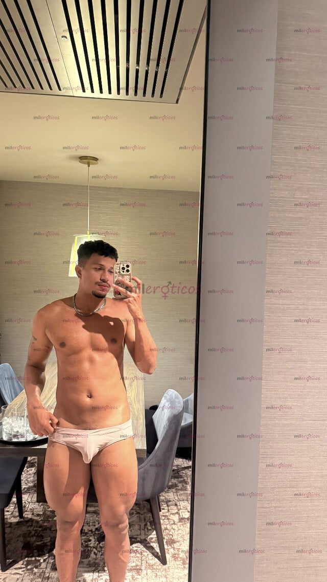 FOTOS DE ACÁ UN MORENITO ALTO Y SEXY DISPONIBLE PARA TI