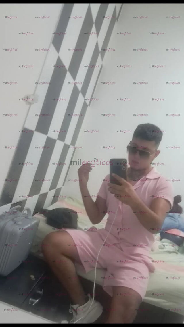 FOTOS DE JOVEN EDUCACIÓN VARONIL DISPUESTO A COMOLACERTE CON TUS FANTASÍAS