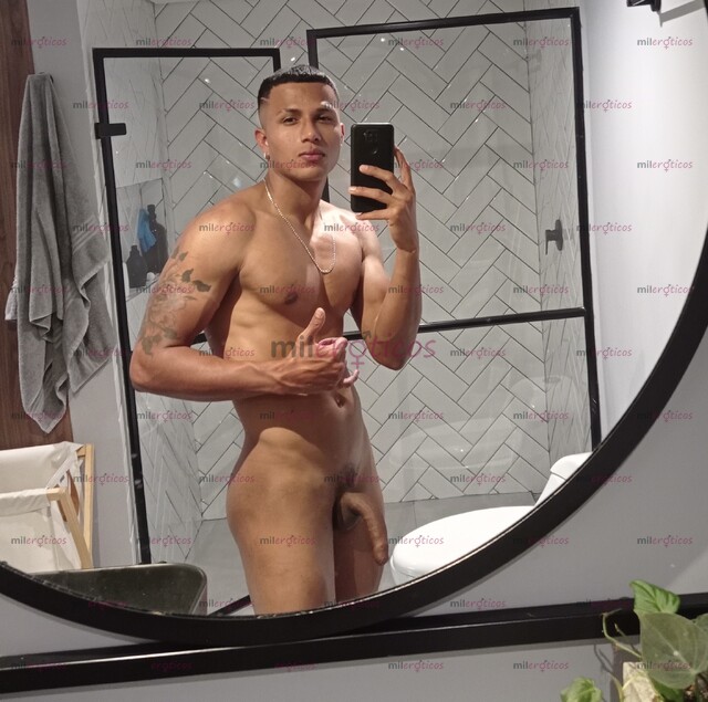 FOTOS DE ACÁ UN MORENITO ALTO Y SEXY DISPONIBLE PARA TI