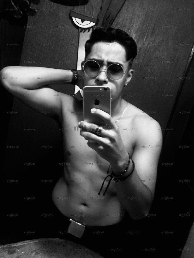 FOTOS DE SOY CABALLERO DE 24 AÑOS CON UNA PASIÓN INNATA POR EL ARTE DE LA COMPAÑÍA.