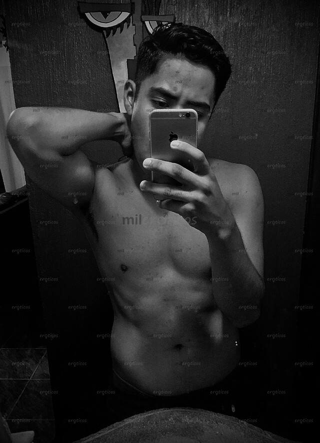 FOTOS DE SOY CABALLERO DE 24 AÑOS CON UNA PASIÓN INNATA POR EL ARTE DE LA COMPAÑÍA.