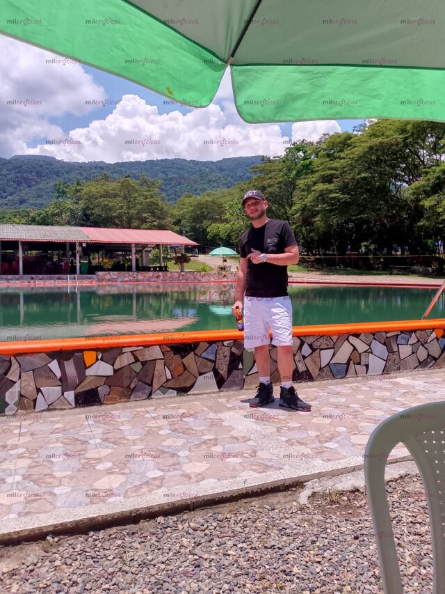 FOTOS DE ALBERTO CHICO DESCOMPLICADO TRATO DE NOVIOS NO ATIENDO HOMBRES NI GUEY