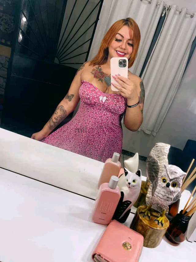 Oii amores me chamo emily so faco atendimentos virtuais chama para mais informacoes no pv sou gordinha tenho varios videos dando o cuzinho meus amores...