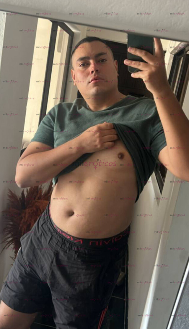 FOTOS DE DERECK JOVEN SERIO MASCULINO MENTE ABIERTA