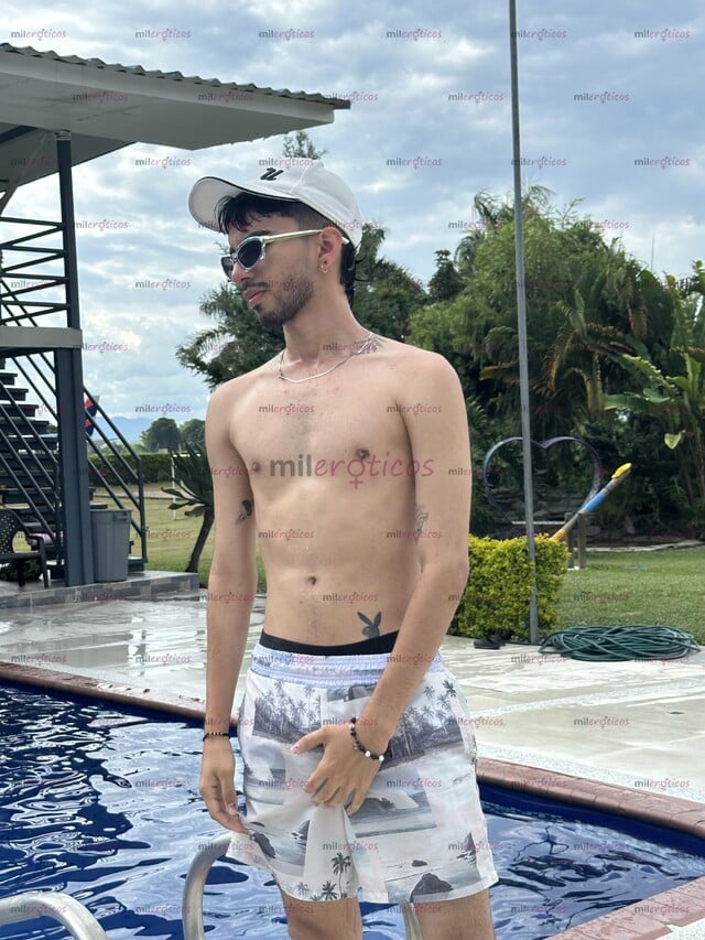 FOTOS DE POLLO VERGON 20 AÑOS BASTANTE LECHERO DISPUESTO A COMPLACERTE