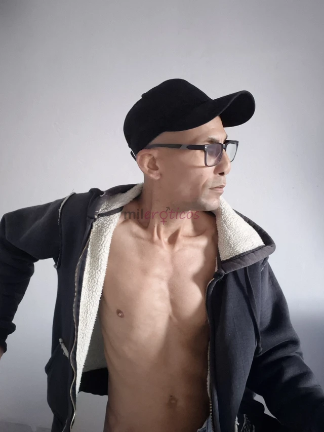 Atendo somente homens por favor nao insista sou moreno claro olhos castanho versatil mais ativo discreto alto 1 76 magro 55 kg dote 17 cmmande sua men...