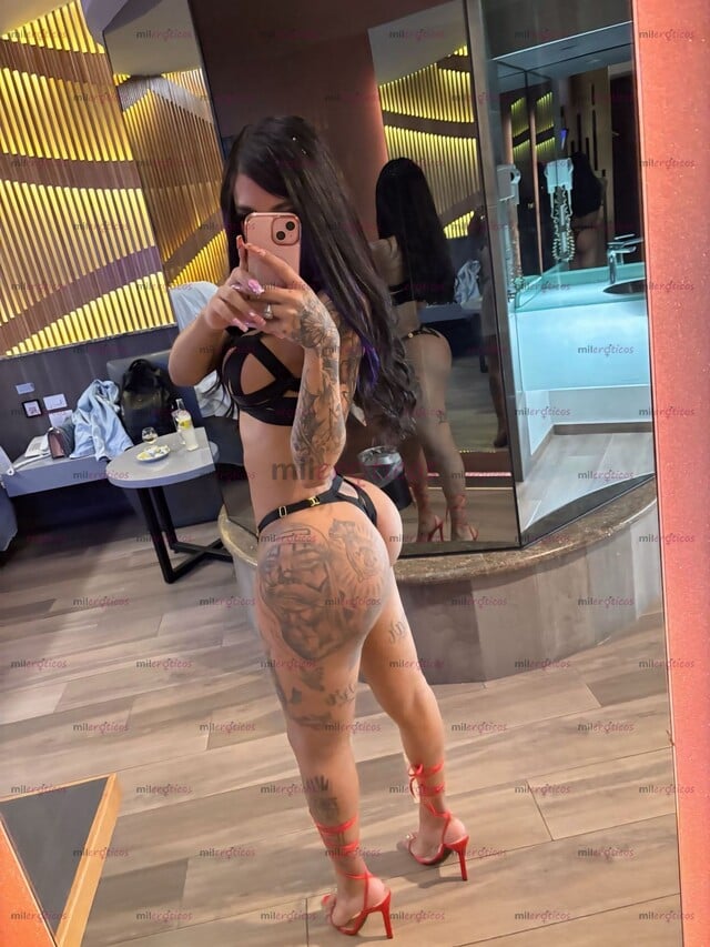 FOTOS DE CONMIGO TODO ES RICO TRANS CON UN CARAMELO ENTRE LAS PIERNAS