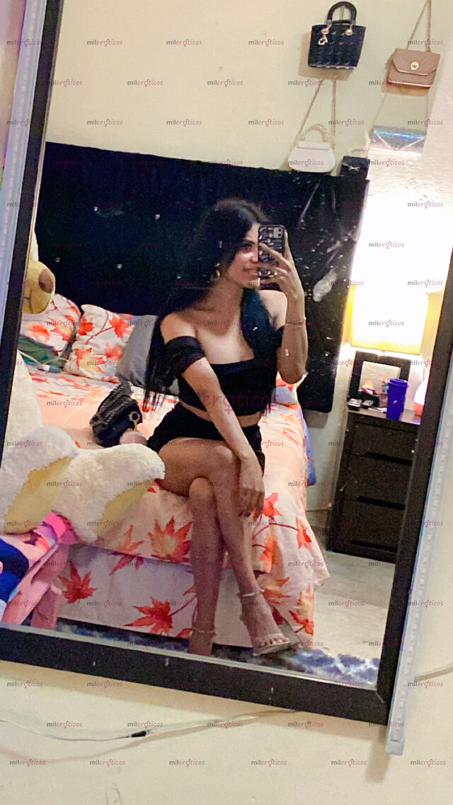 FOTOS DE CAMILA TU MUSA PERFECTA UNA HERMOSA CHAQUETA EN TU CIUDAD PARA TI