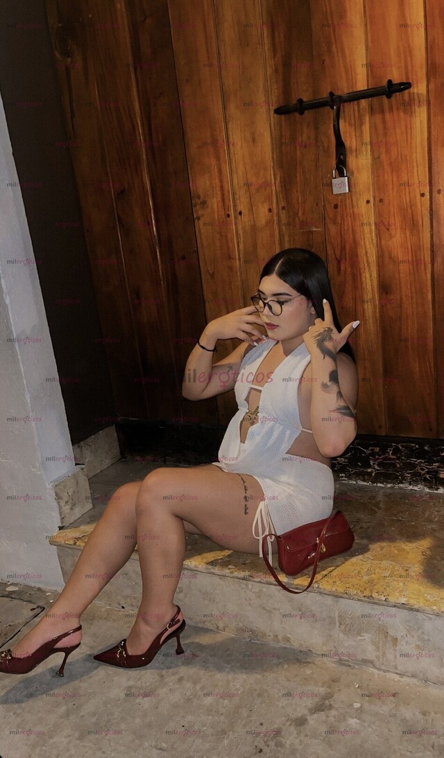 FOTOS DE TRANS CON CARA ANGELICAL, PERO UNA PERRITA EN LA CAMA, DISPUESTA A TODO