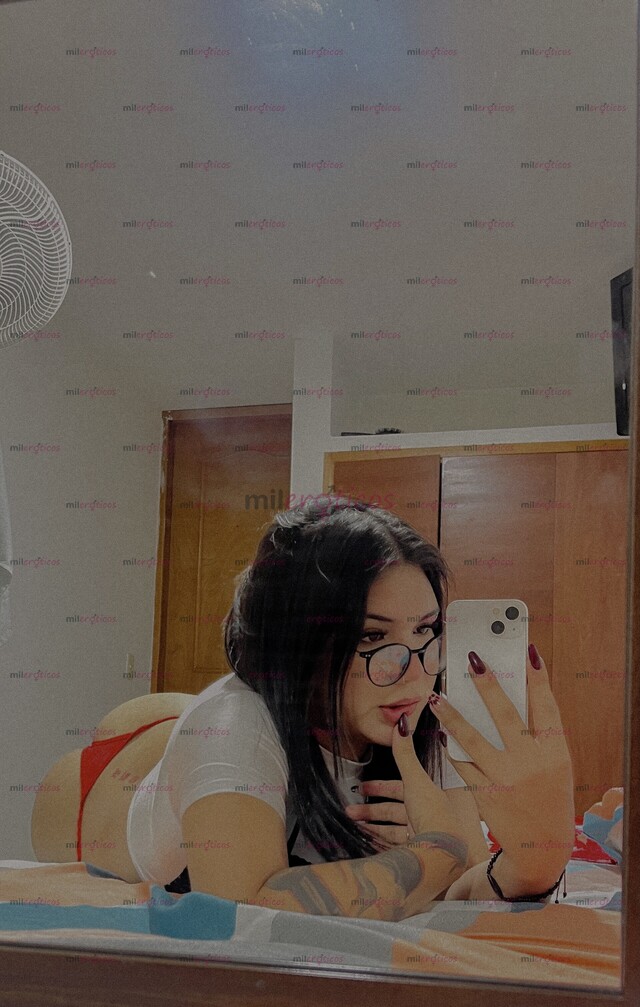 FOTOS DE TRANS CON CARA ANGELICAL, PERO UNA PERRITA EN LA CAMA, DISPUESTA A TODO