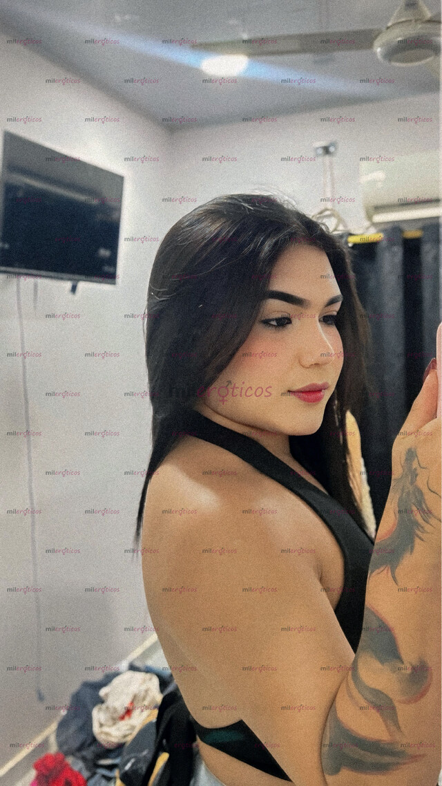 FOTOS DE HERMOSA TRANS PELI NEGRA DE PIEL BLANCA, COMPLACIENTE