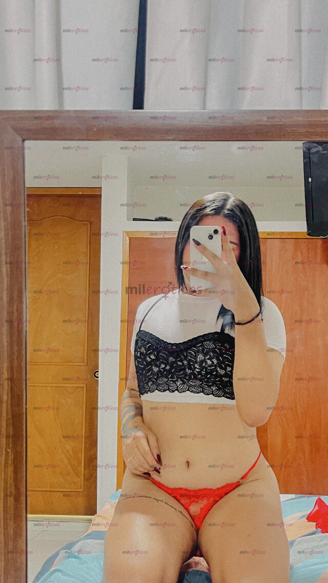 FOTOS DE HERMOSA TRANS PELI NEGRA DE PIEL BLANCA, COMPLACIENTE