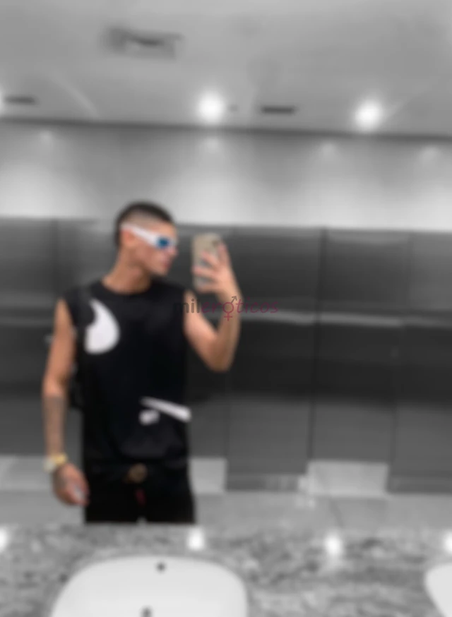 Ofereco companhia exclusiva discricao e momentos agradaveis adaptados as suas necessidades sou esbelta e minha altura combina com um perfil elegante e...