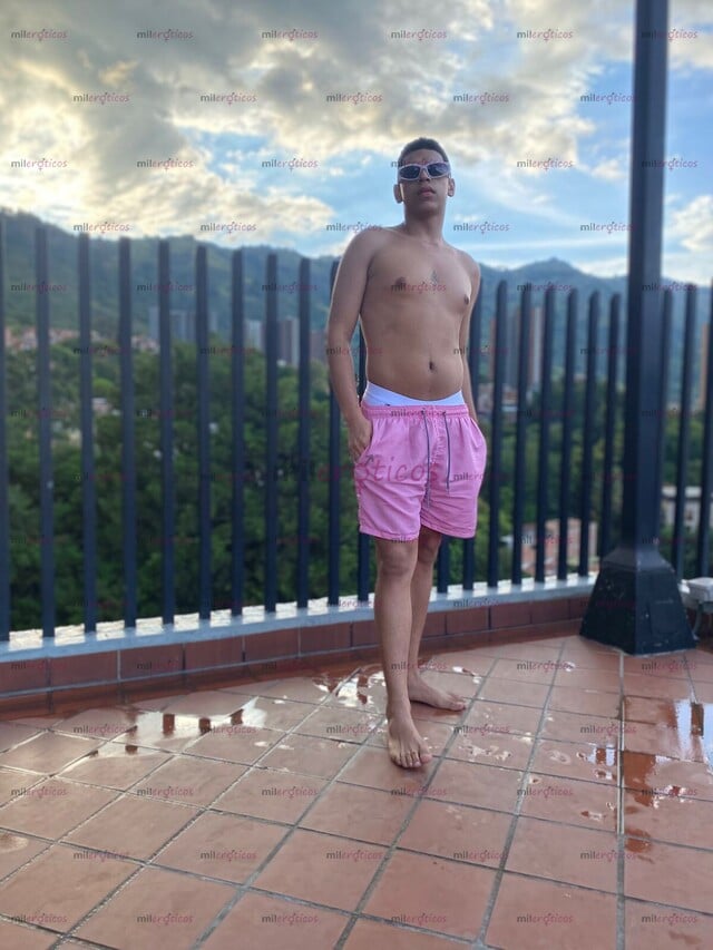 FOTOS DE HOLA SOY SANTIAGO NUEVO EN LA CUIDAD DE MEDELLÍN DISPUESTO A PASAR UN BUEN RATO
