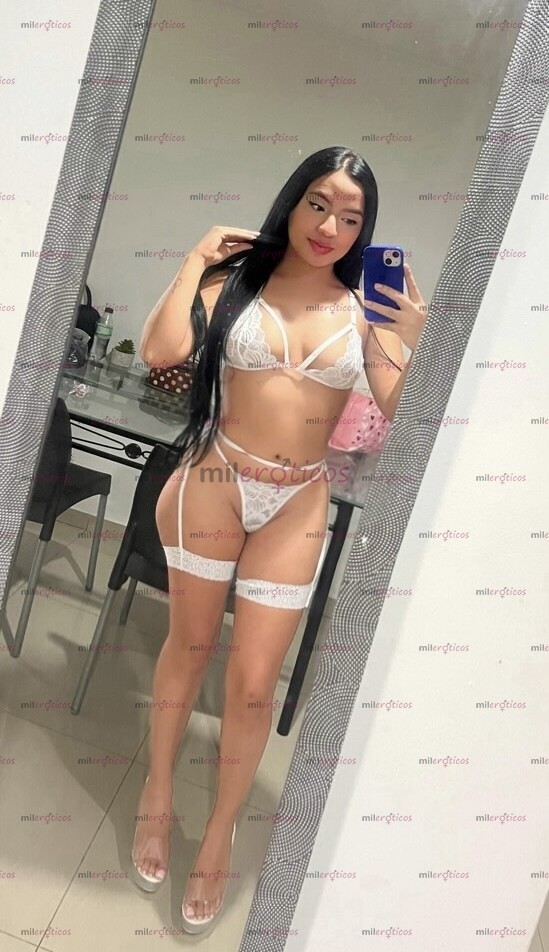 FOTOS DE STEFANI JOVEN FLACA 20 AÑOS MORENA ARDIENTE CUERPO NATURAL VAGINA ESTRECHITA