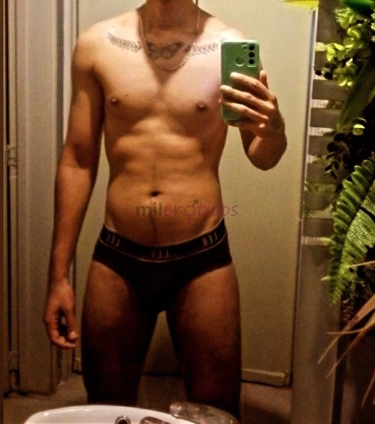 Masajista versatil verga de 19 cm nalgon guapo varonil fetichista no tengo sitio voy a domicilio escribeme al whatsapp y vemos para pasarla bien masaj...