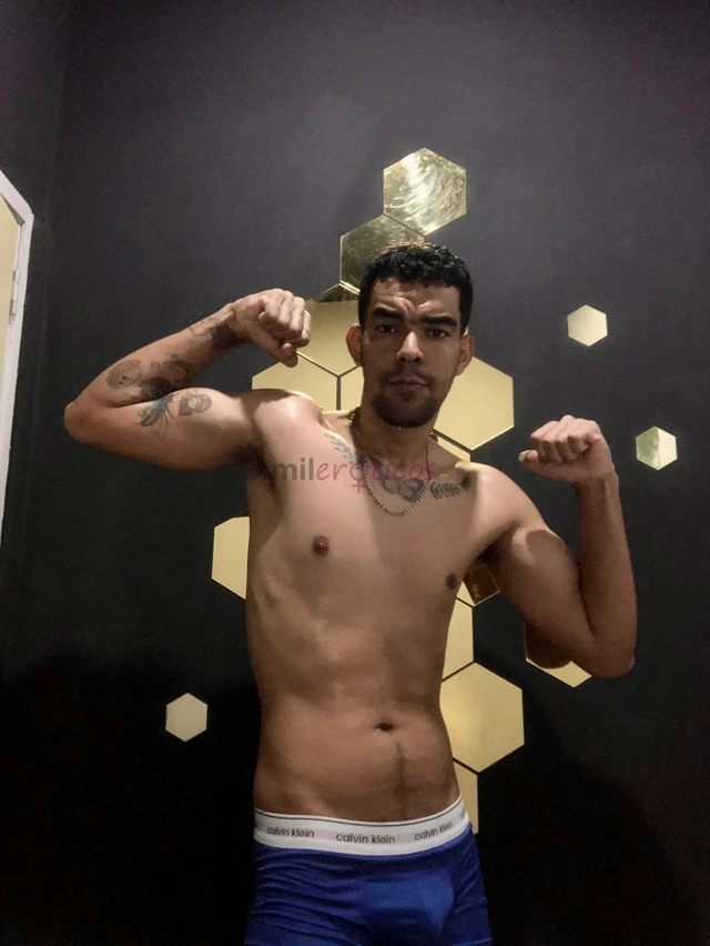 Masajista versatil verga de 19 cm nalgon guapo varonil fetichista no tengo sitio voy a domicilio escribeme al whatsapp y vemos para pasarla bien masaj...