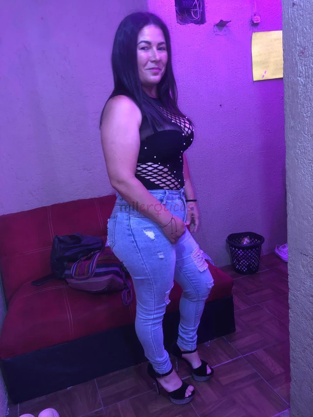 Hago ricos masajes relajantes y descontracturante te vas a quedar super relajado en todos los aspectos mi amor tambien te doy masajes eroticos ricos p...