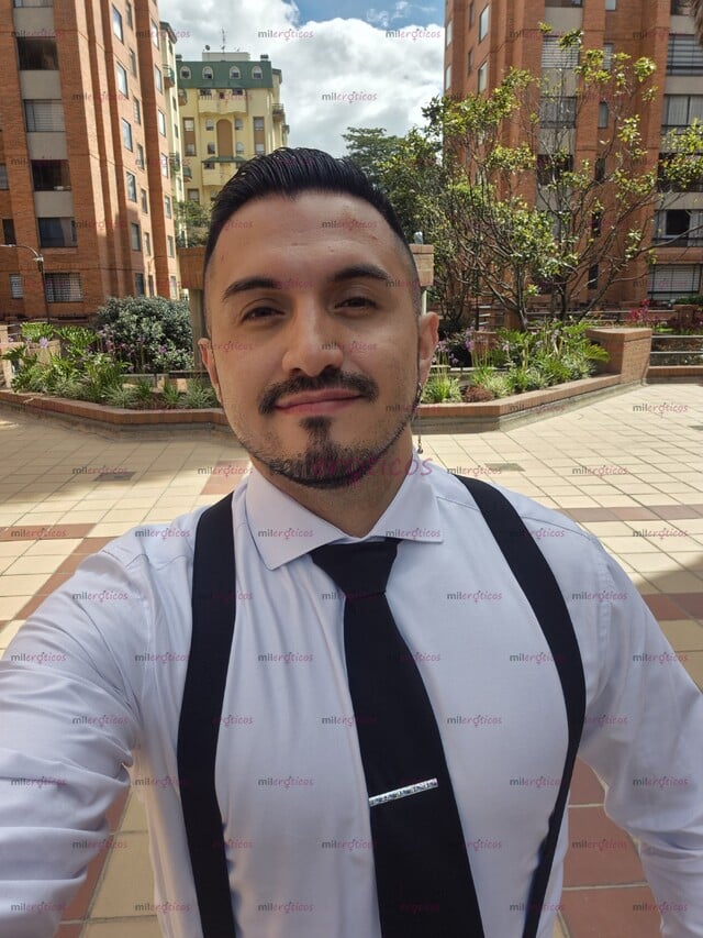 FOTOS DE ACTIVO. MASCULINO. FETICHISTA Y DOMINANTE.