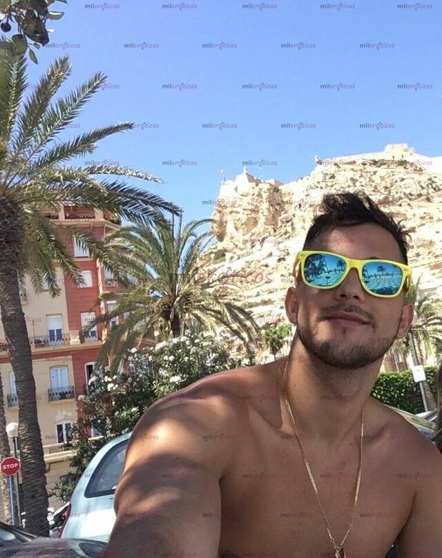 FOTOS DE QUIERES VER COMO SALE LECHE A CHORROS DE MI PENE GRANDE