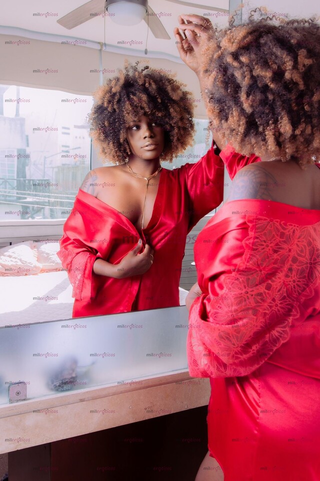 FOTOS DE PROMOCIÓN DE ÚLTIMOS DÍAS. MUÑECA NEGRA EN TIERRA REGIA