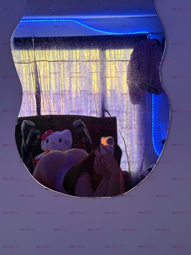 FOTOS DE TRIPLATO Y SQUIRT CULO PROFUNDO, VEN PAPI Y DISFRUTA DE ESTA PUSSY APRETADITA
