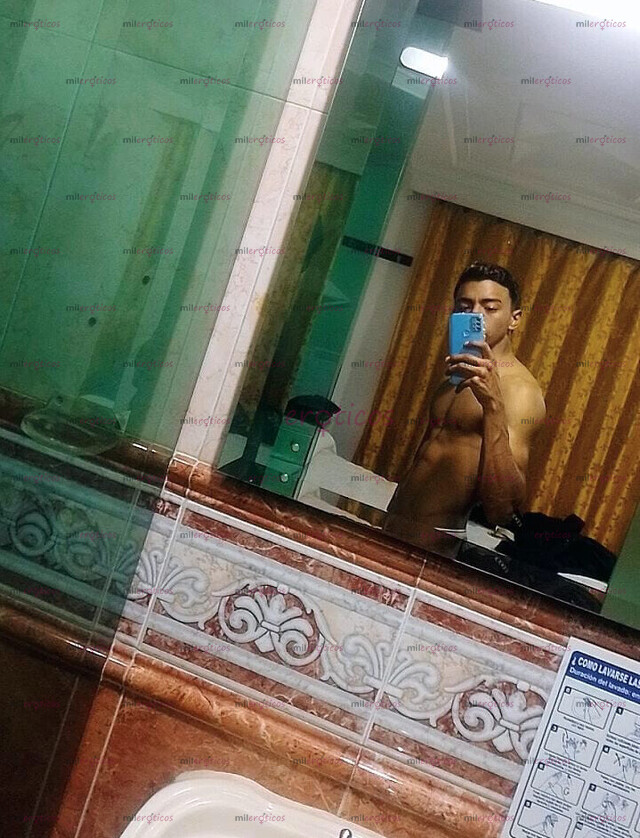 FOTOS DE HOLA, SOY JUAN. UN MORENO, DOTADO, ATENTO, DOMINANTE.