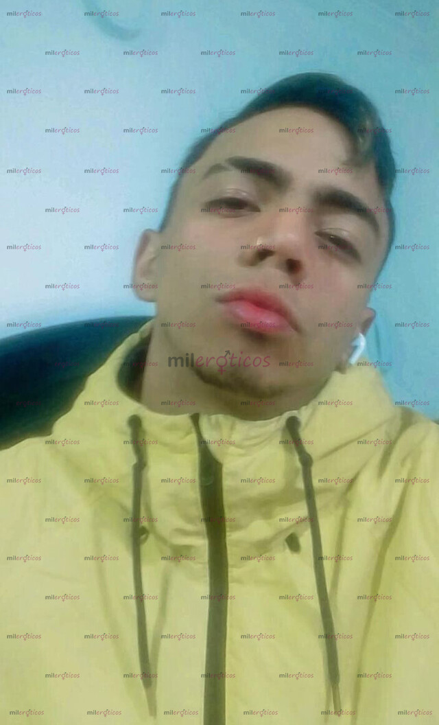 FOTOS DE HOLA, SOY JUAN. UN MORENO, DOTADO, ATENTO, DOMINANTE.