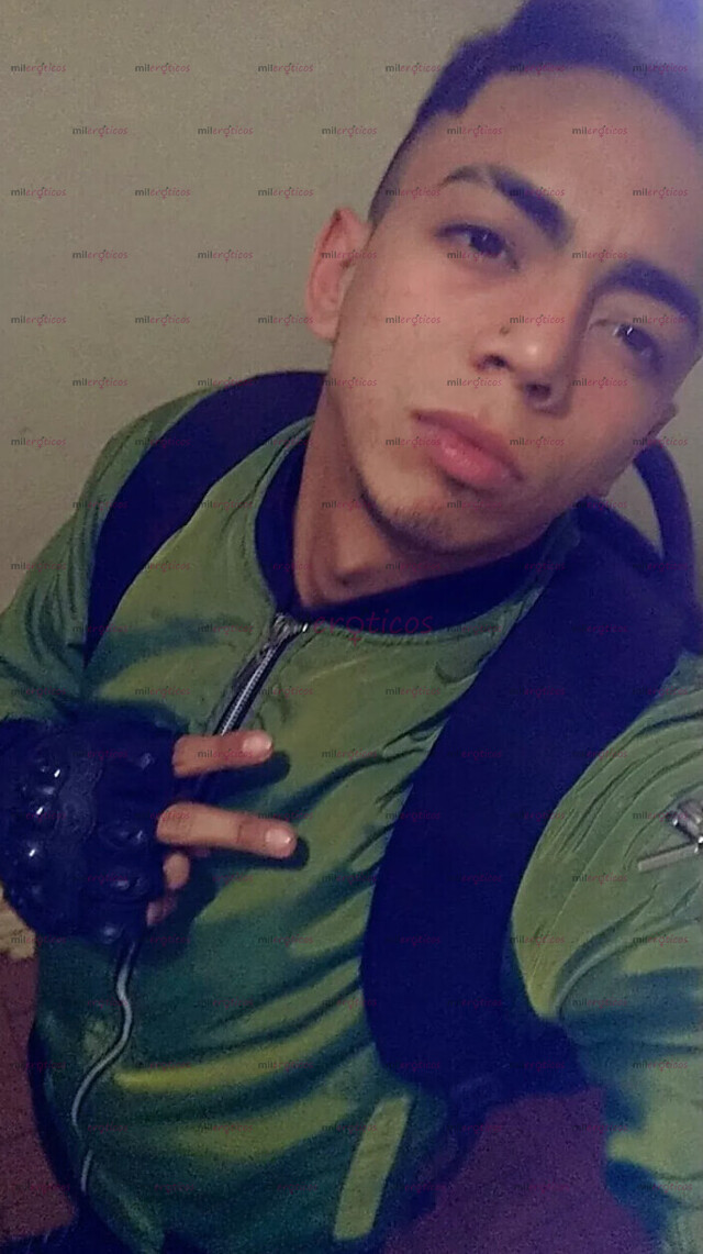 FOTOS DE HOLA, SOY JUAN. UN MORENO, DOTADO, ATENTO, DOMINANTE.