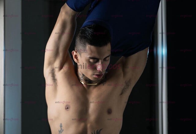 FOTOS DE MODELO MASCULINO Y ESPECIALISTA EN MASAJES ERÓTICOS.