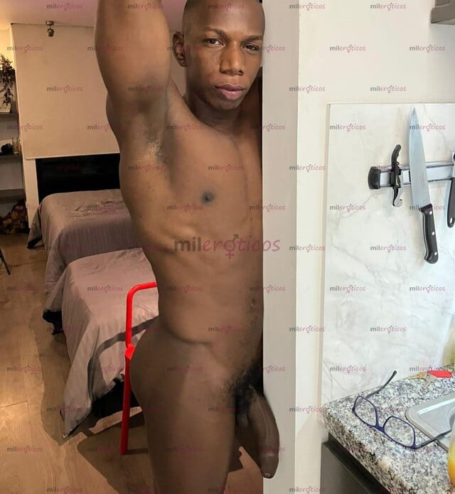 FOTOS DE NEGRO CON UN BUEN JUGUETE PARA QUE TE ENTRETENGAN