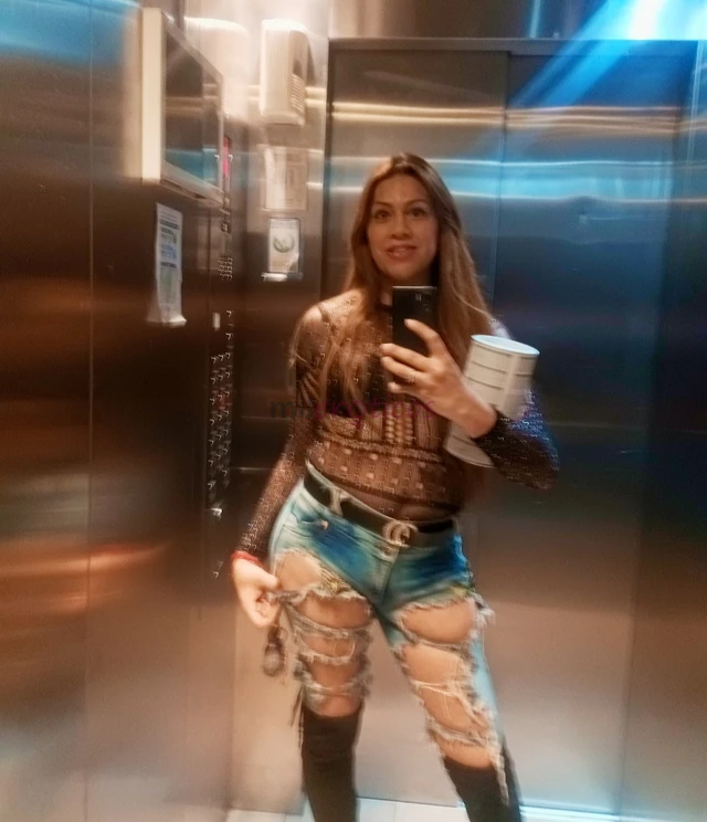 Soy enyel una linda y atractiva chica trans culona y tragona de garganta profunda sexual y apasionada vivo y trabajo solita a pasos del metro sexual m...