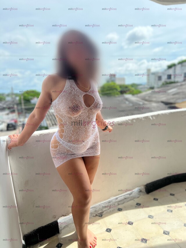 FOTOS DE HERMOSA Y TIERNA MASAJISTA ESPERANDO PARA CONSENTIRTE COMO MERECES