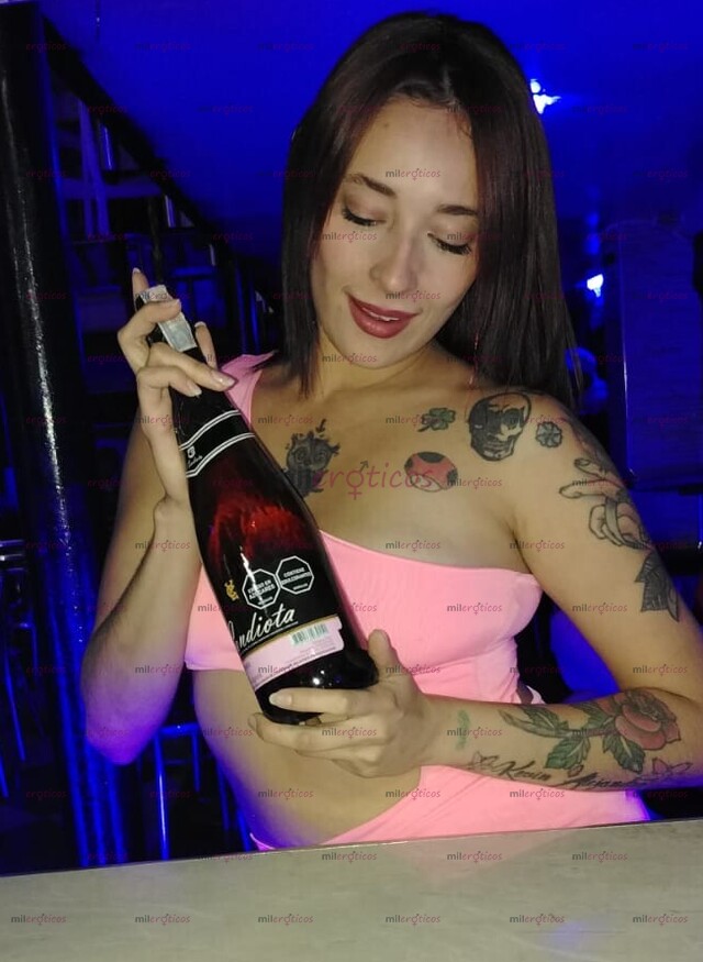 FOTOS DE CELESTE TATUADITA EXÓTICA DIVERTIDA MALDADOSA PARCHADITA