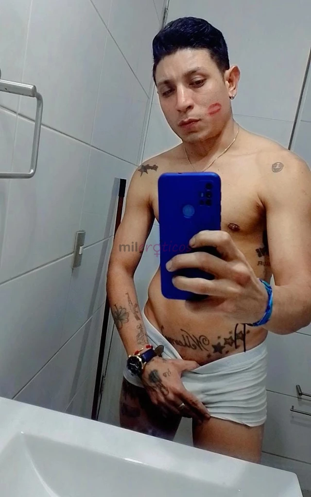 Hola soy kevin un chico activo futbol unido con sitio privado dispuesto a cumplir fantasia tengo estacionamiento hago domicilio buen servicio masajes...