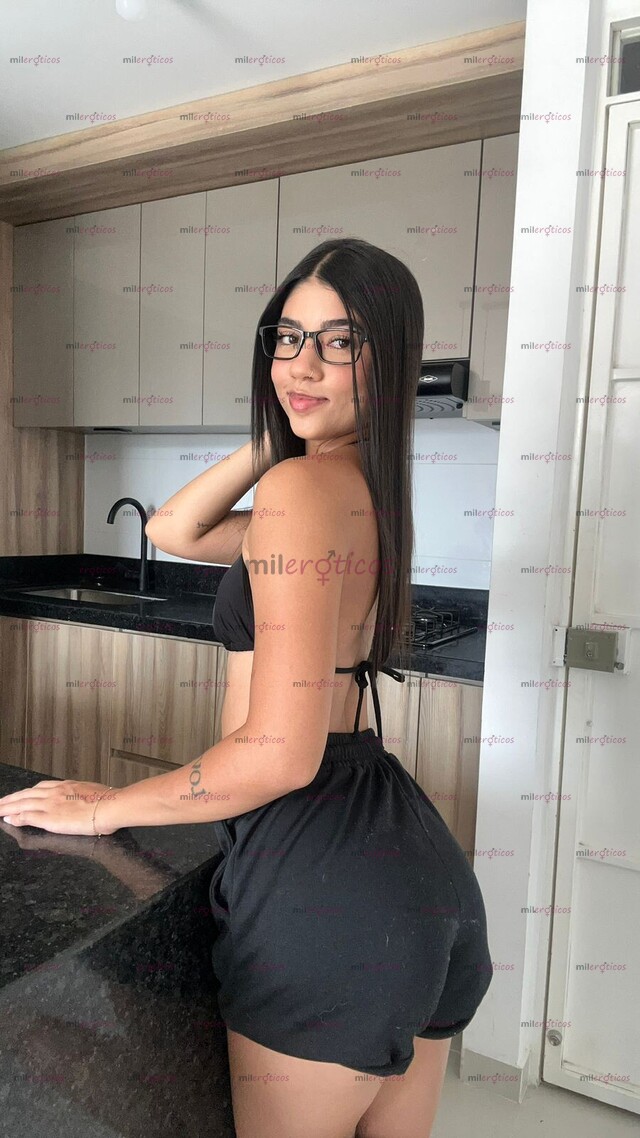 FOTOS DE JOVEN COLOMBIANA DELGADA, DULCE Y CALIENTE