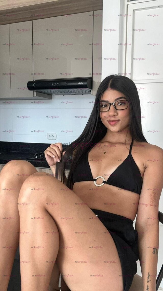 FOTOS DE RICA COLOMBIANA DE CUERPO DIVINO, DELGADA Y PELO NEGRO.