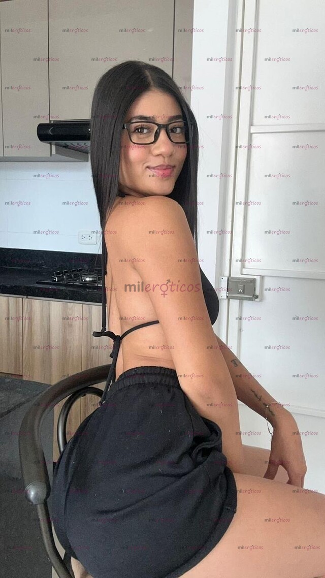 FOTOS DE RICA COLOMBIANA DE CUERPO DIVINO, DELGADA Y PELO NEGRO.