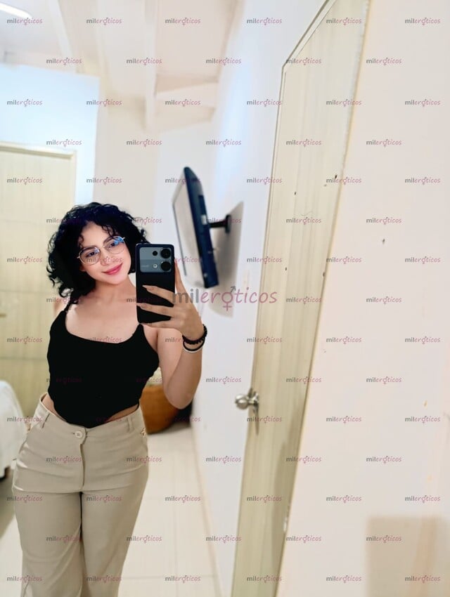 FOTOS DE JOVENCITA JUGUETÓNA SENSUAL Y ERÓTICA RICA FLAQUITA MEGAN