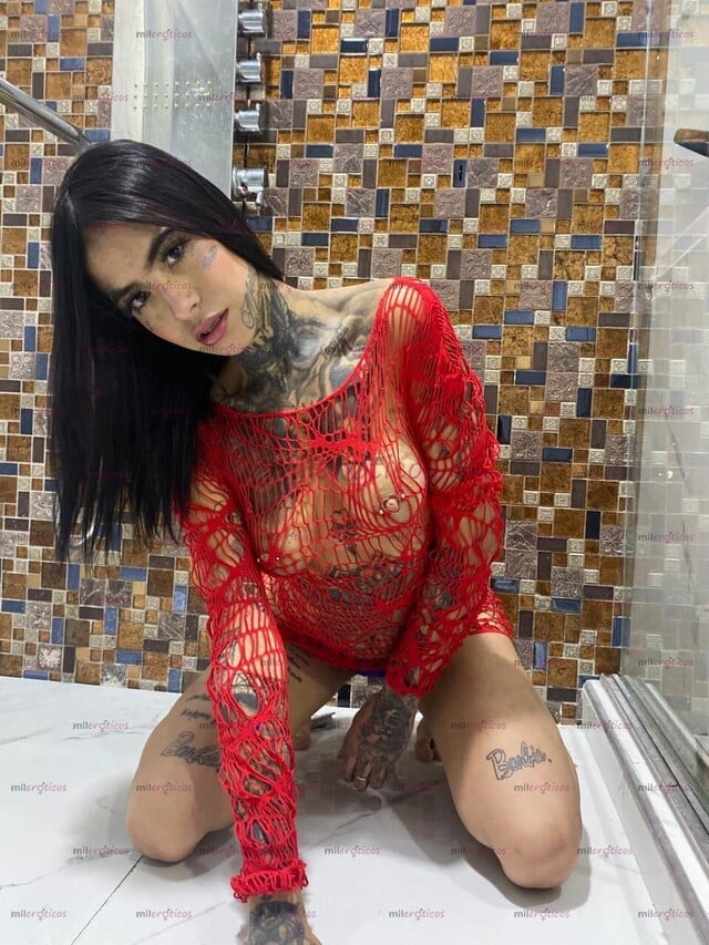 FOTOS DE HERMOSA FLACA, CARITA LINDA, PIEL BLANCA, CUERPO TATUADO Y CINTURA PEQUEÑA
