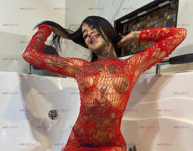 FOTOS DE HERMOSA FLACA, CARITA LINDA, PIEL BLANCA, CUERPO TATUADO Y CINTURA PEQUEÑA