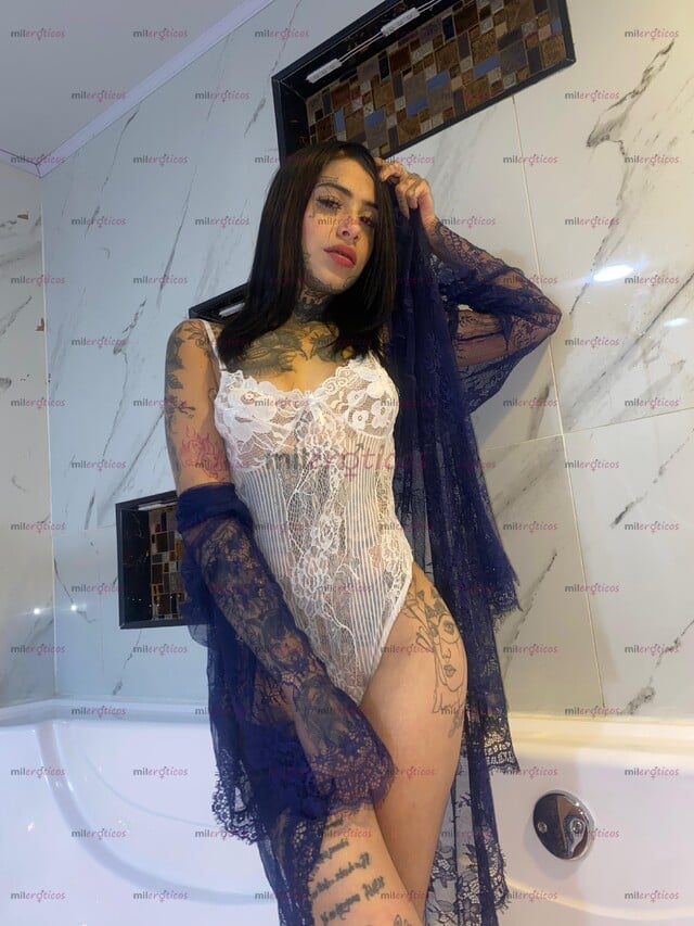FOTOS DE HERMOSA FLACA, CARITA LINDA, PIEL BLANCA, CUERPO TATUADO Y CINTURA PEQUEÑA