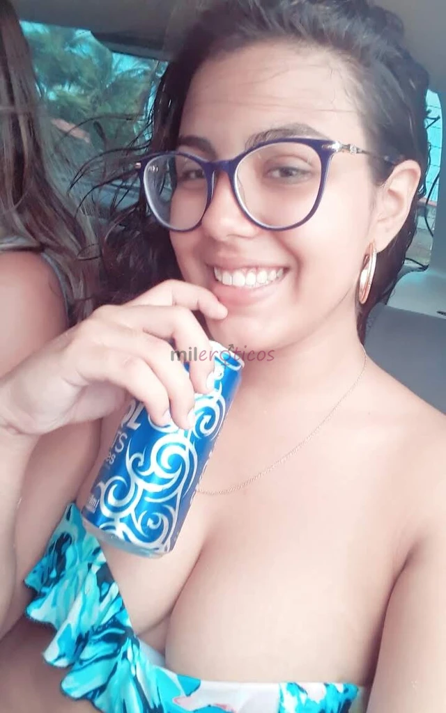 Sou morena estatura media cabelo californiano meio gordinha mas muito fogosa sou profissional voltada para homens mas tambem gosto de chupar mulheres...
