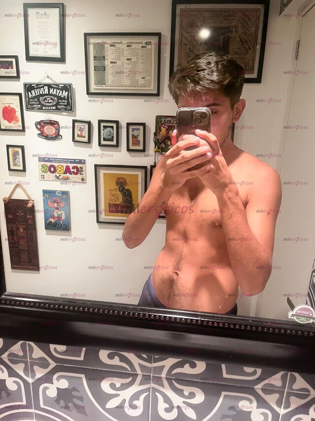 FOTOS DE JOVEN FLAQUITO, MORENITO Y VERGON, CON MUCHO AGUANTE