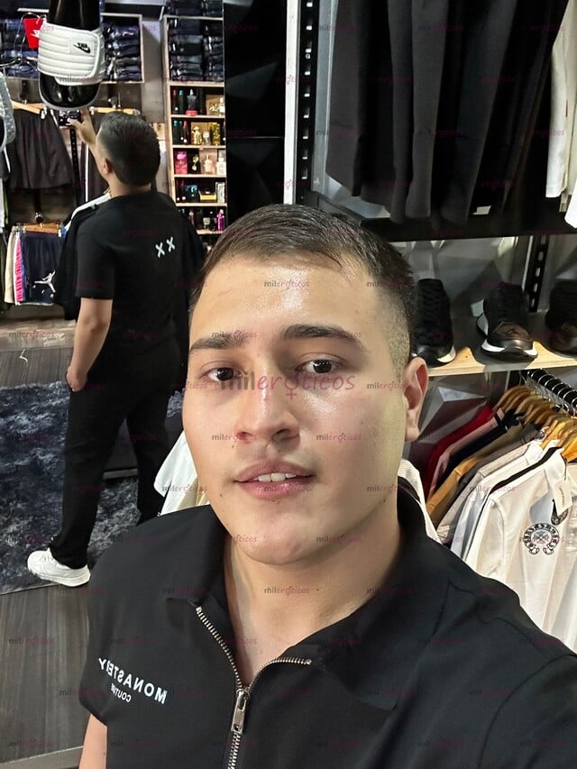 FOTOS DE JOVEN ARDIENTE, CARISMATICO Y DISPUESTO A CUMPLIR TODAS TUS FANTASIAS