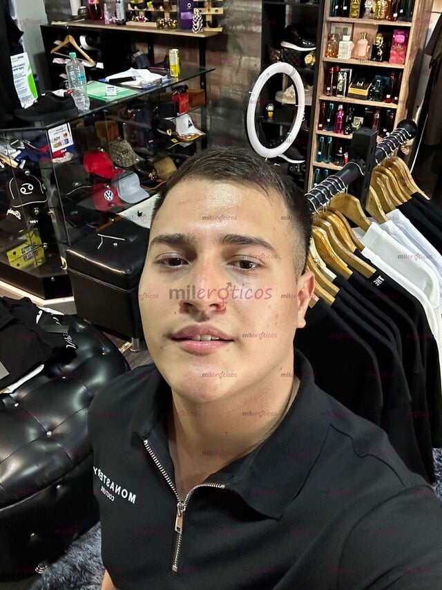 FOTOS DE JOVEN ARDIENTE, CARISMATICO Y DISPUESTO A CUMPLIR TODAS TUS FANTASIAS