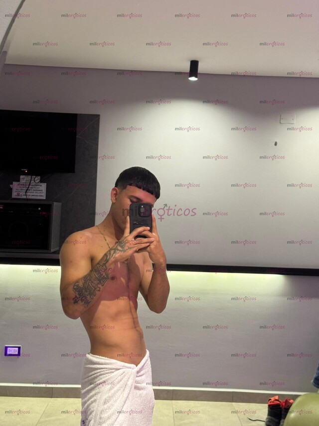 FOTOS DE PELINEGRO DELGADO ATRACTIVO TIERNO CALIENTE CON GANAS DE PASAR UN RATO AGRADABLE