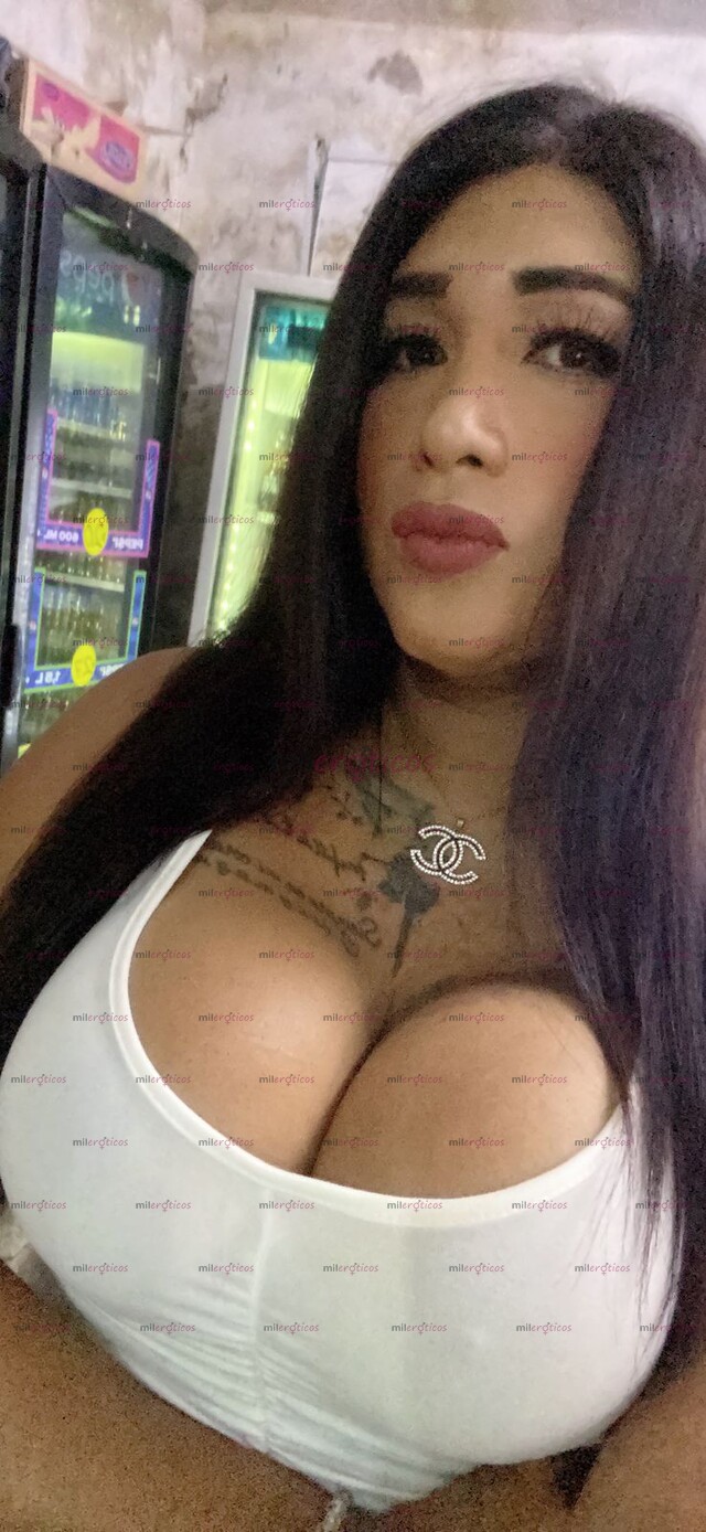 FOTOS DE MORENA ALTA FRONDOSA CULONA. TETONA APRETADITA