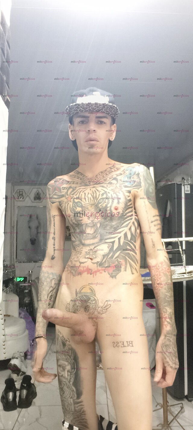 FOTOS DE FLACO ACTIVO BLANCO TATUADO MORBOSO FETICHERO