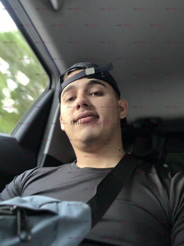FOTOS DE HOLA MI NOMBRE JOHAN ANDO DISPUESTO A CUMPLIR TUS FETICHES Y CALENTURA , VERGON